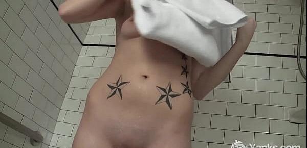 Yanks Lauren Masturbating In Shower